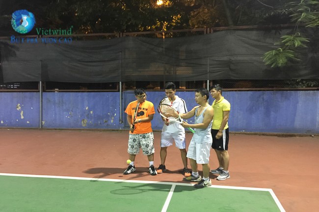 hoat-dong-tennis-vietwind-2016-4